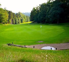 Gelegen op het Five Nations golfterrein